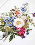 Cross Stitch Kit Luca - S - Summer flower bouquet, BU4004 - Luca - S Yarns
