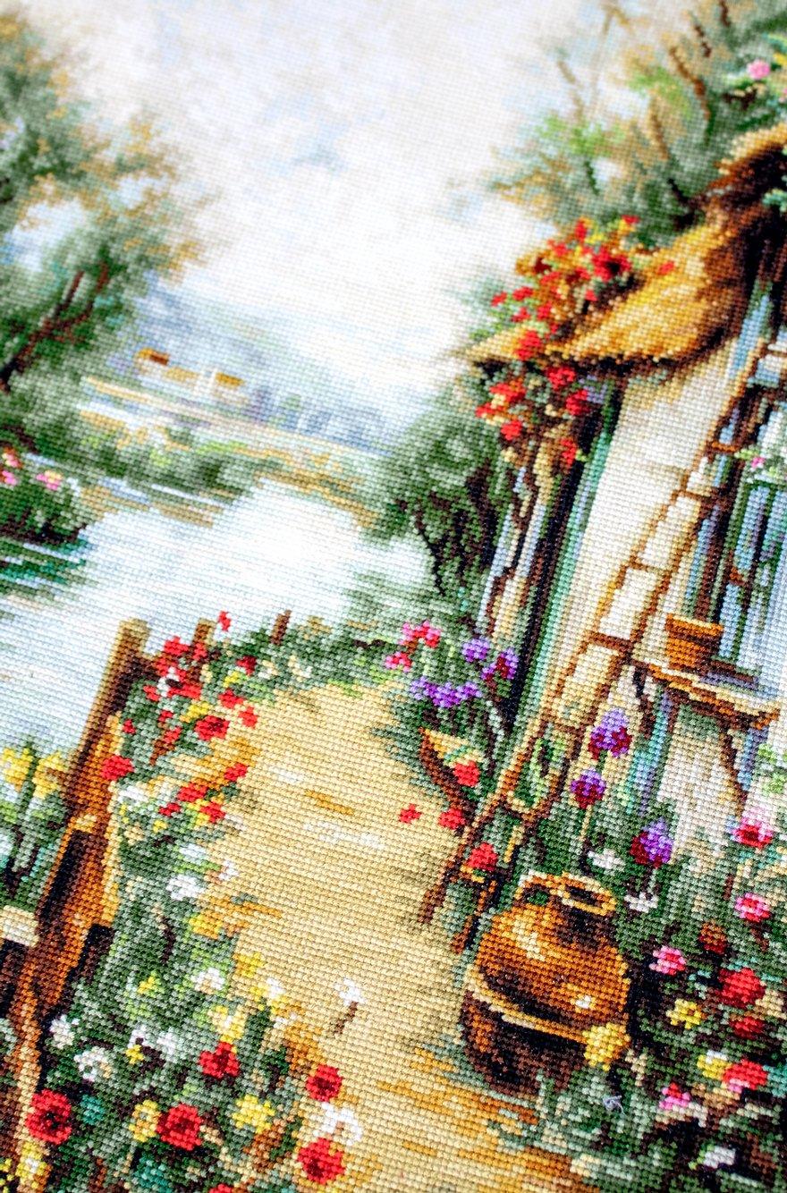Cross Stitch Kit Luca - S - Along the River, B581 - Luca - S Yarns
