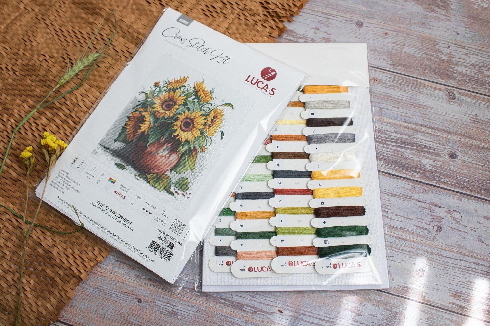 Cross Stitch Kit Luca - S - B7021, The Sunflowers - Luca - S Yarns