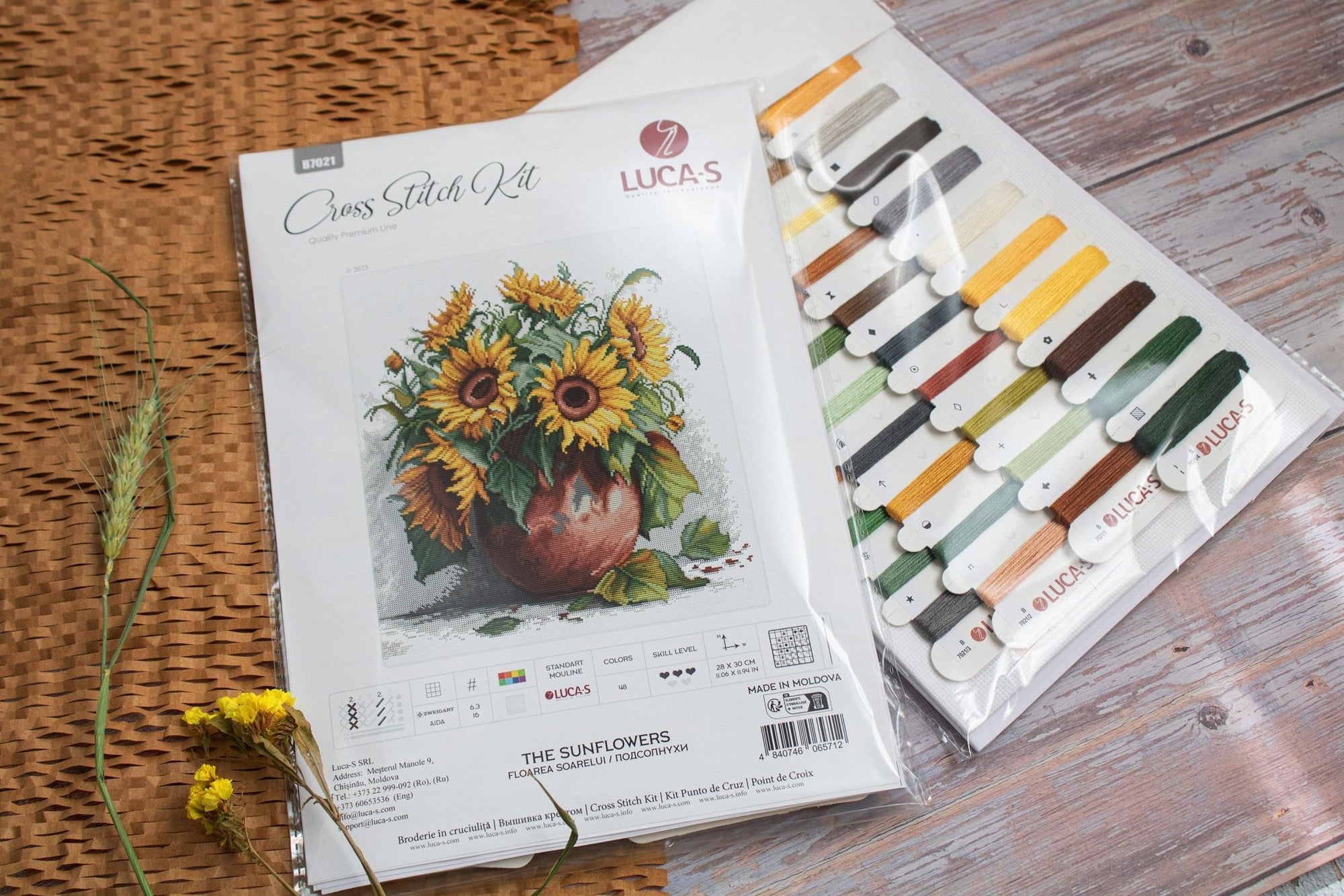 Cross Stitch Kit Luca - S - B7021, The Sunflowers - Luca - S Yarns