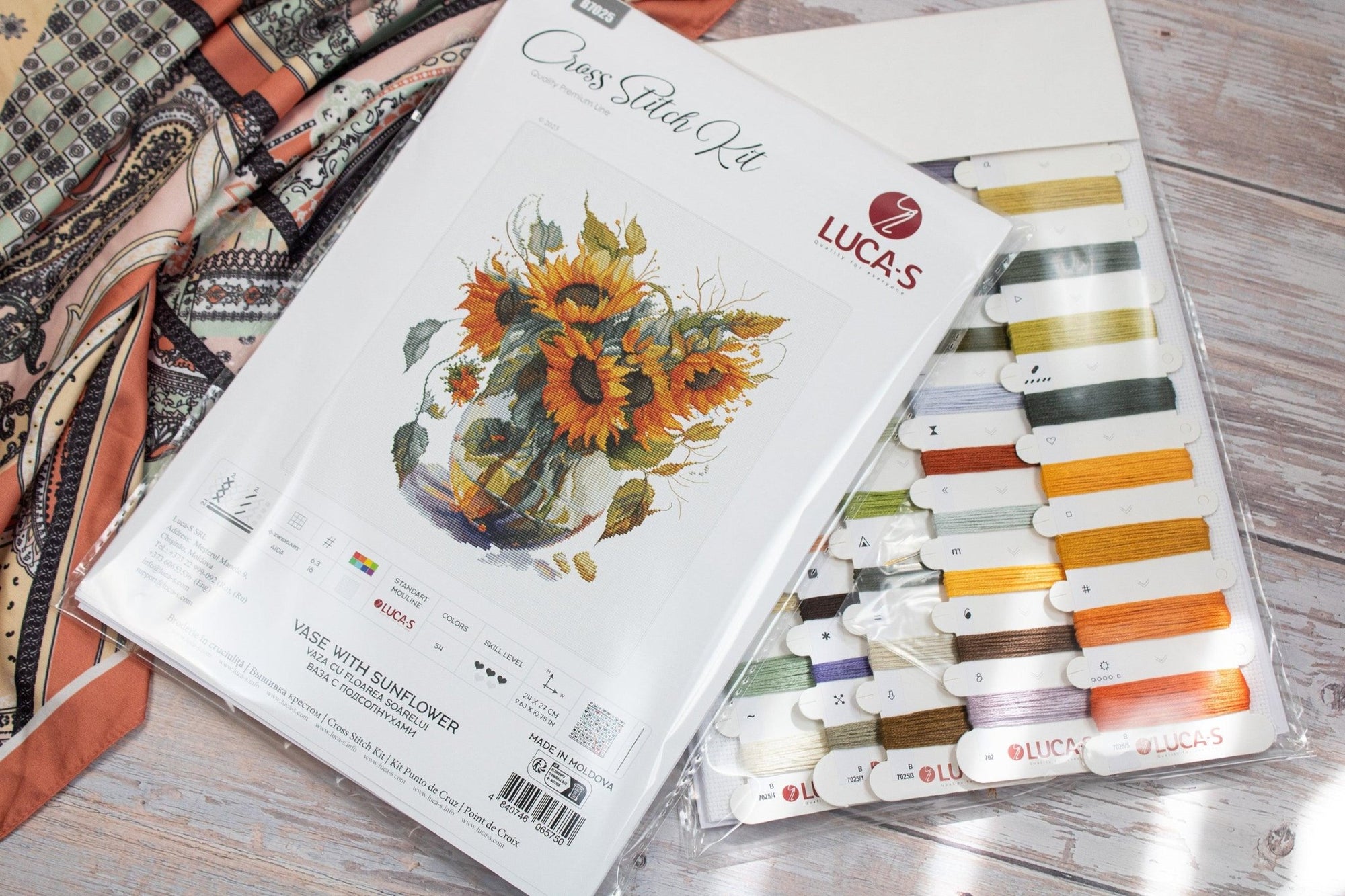 Cross Stitch Kit Luca - S - B7025, Vase with Sunflower - Luca - S Yarns