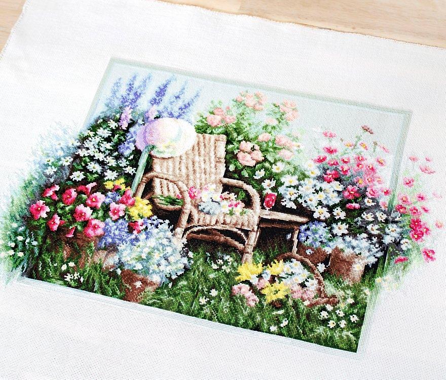 Cross Stitch Kit Luca - S - Blooming Garden, B2344 - Luca - S Yarns