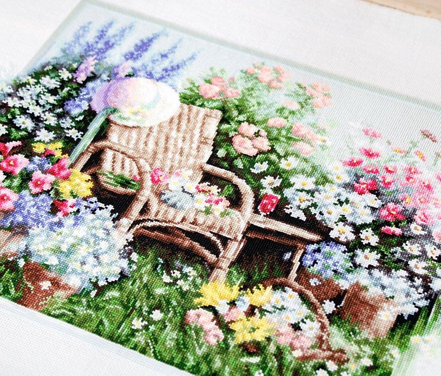 Cross Stitch Kit Luca - S - Blooming Garden, B2344 - Luca - S Yarns