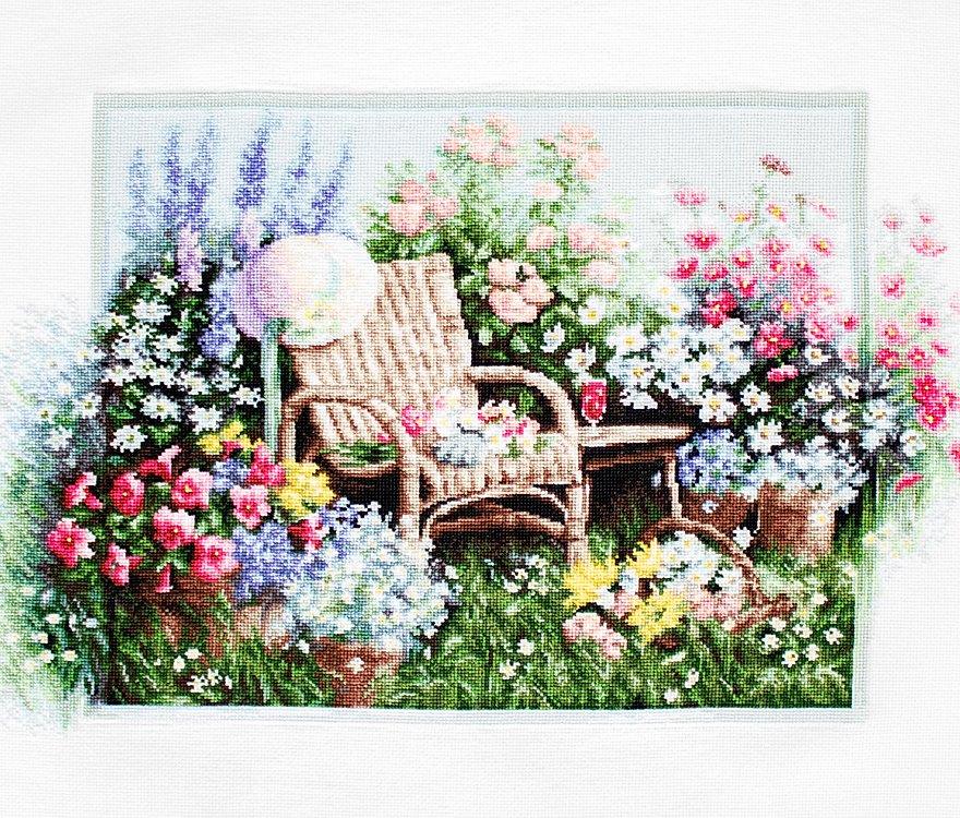 Cross Stitch Kit Luca - S - Blooming Garden, B2344 - Luca - S Yarns