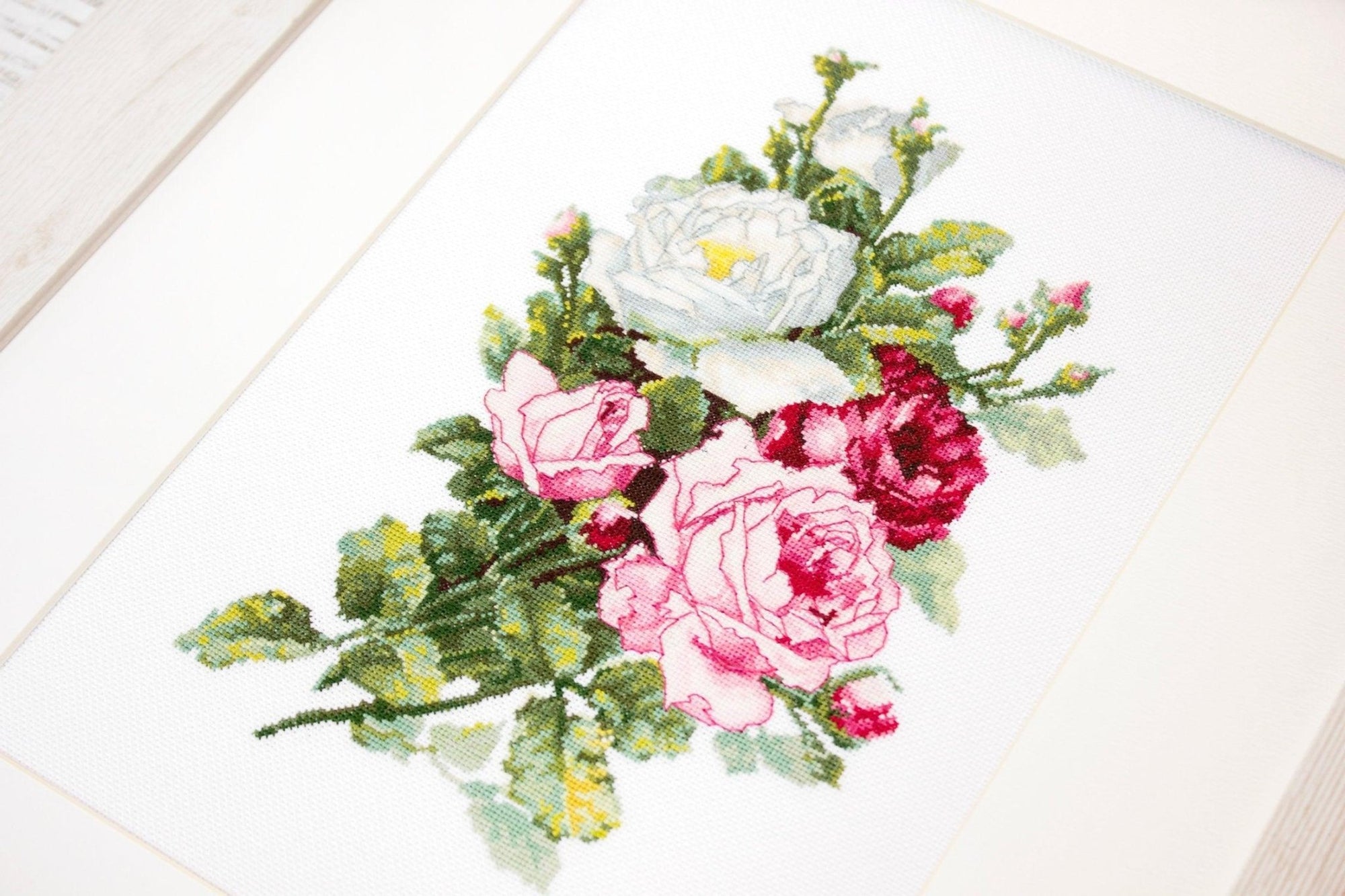 Cross Stitch Kit Luca - S - Bouquet of Roses, B2285 - Luca - S Yarns