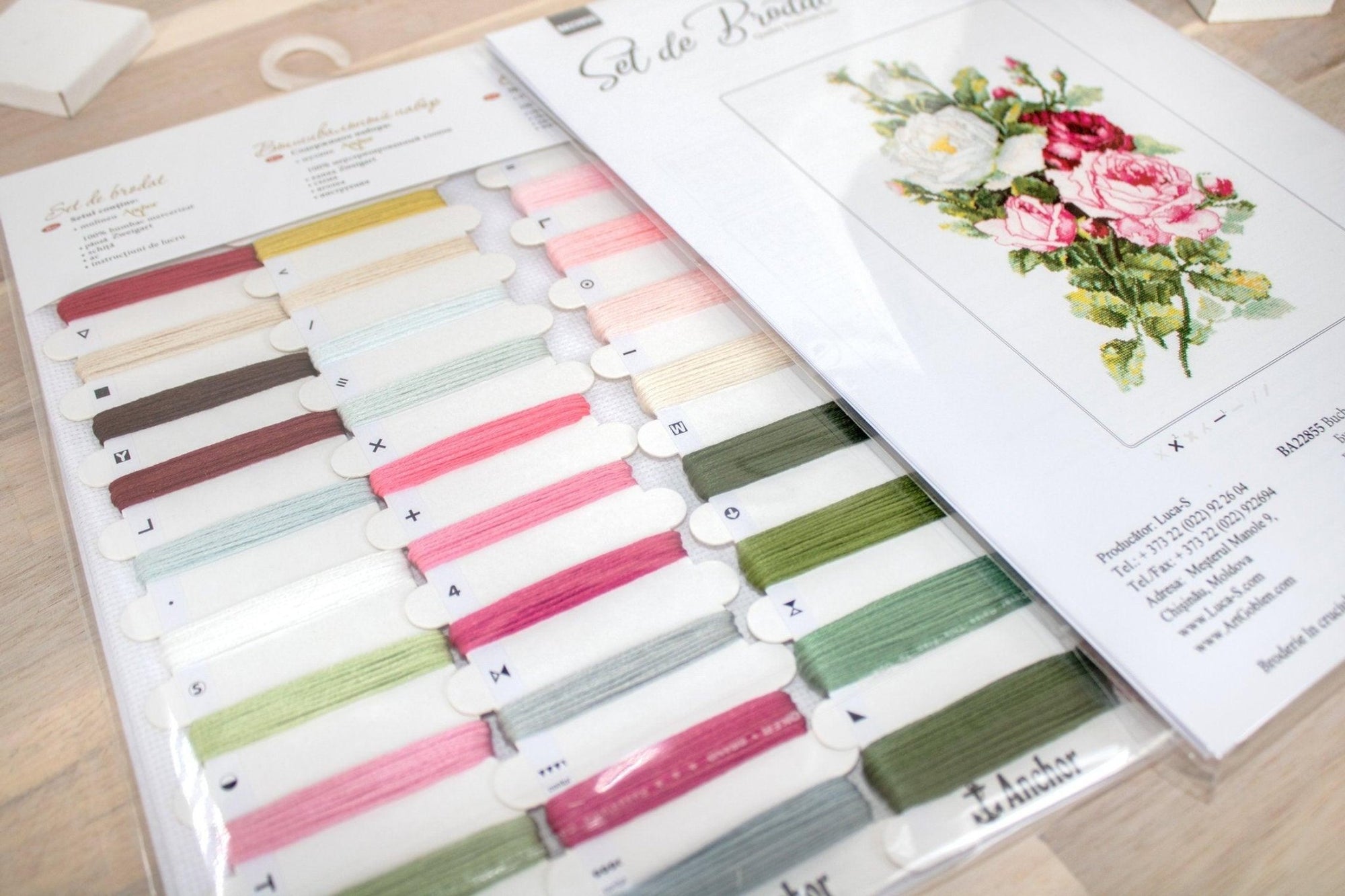 Cross Stitch Kit Luca - S - Bouquet of Roses, B2285 - Luca - S Yarns