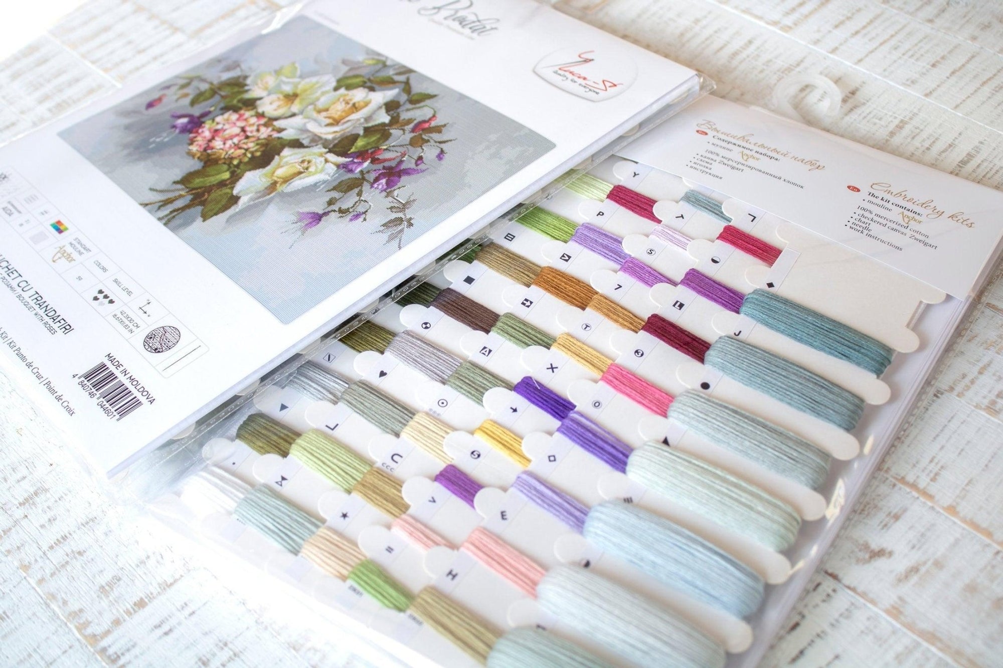 Cross Stitch Kit Luca - S - Bouquet of roses BA2363 - Luca - S Yarns