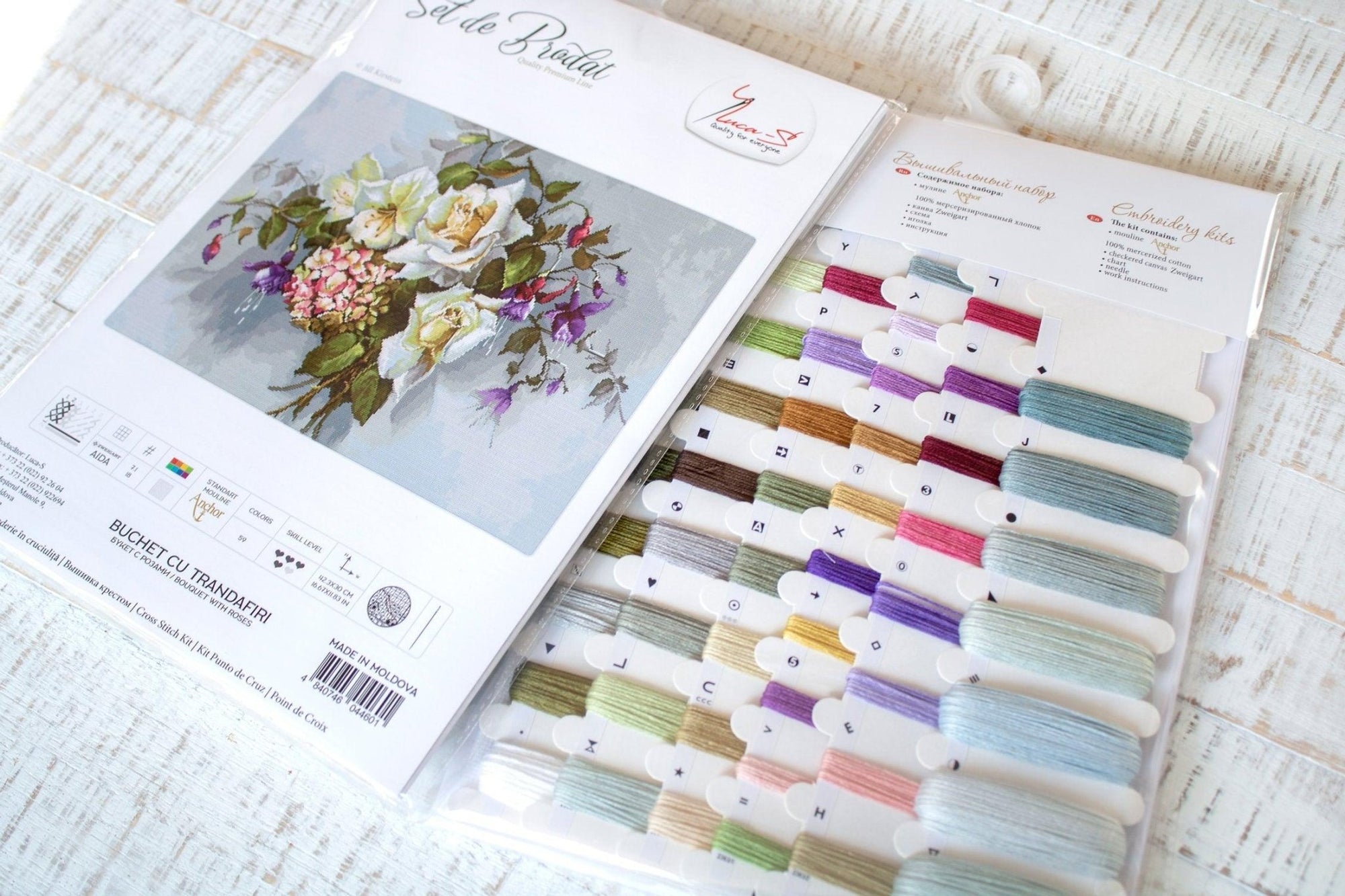 Cross Stitch Kit Luca - S - Bouquet of roses BA2363 - Luca - S Yarns