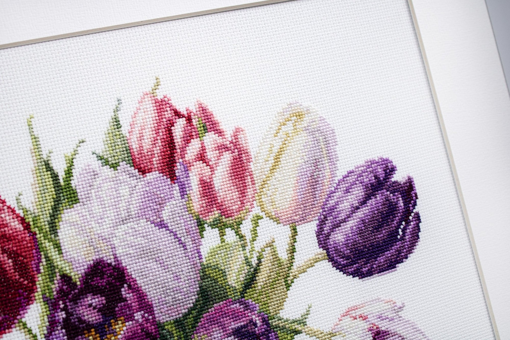 Cross Stitch Kit Luca - S - Bouquet of Tulips, B7029 - Luca - S Yarns