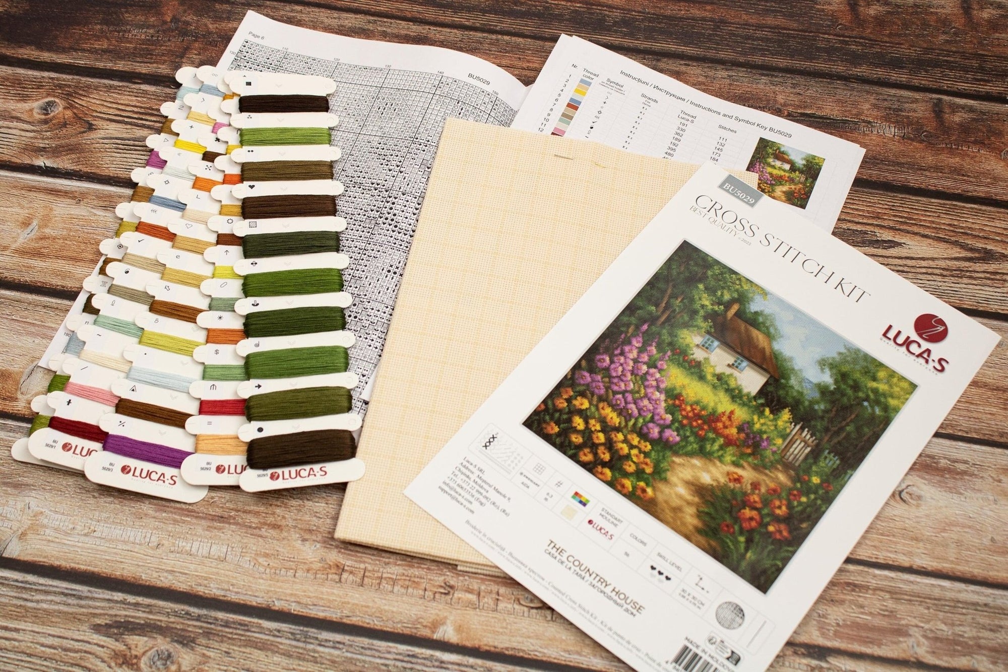 Cross Stitch Kit Luca - S - BU5029, The Country House - Luca - S Yarns