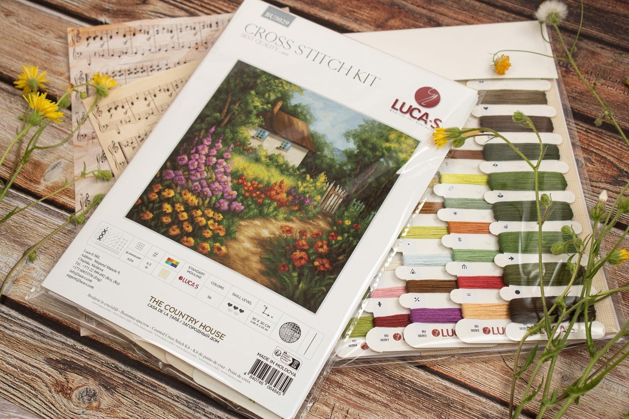 Cross Stitch Kit Luca - S - BU5029, The Country House - Luca - S Yarns