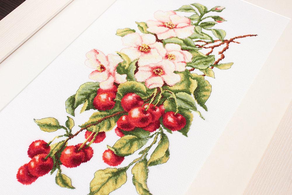 Cross Stitch Kit Luca - S - Composition with Cherry B205 - Luca - S Yarns
