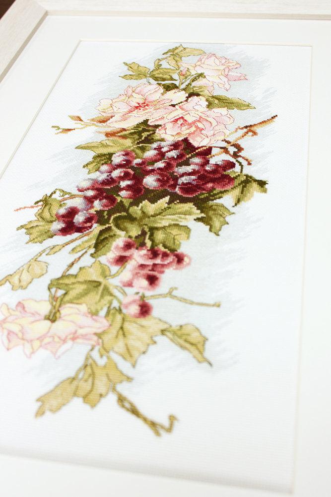 Cross Stitch Kit Luca - S - Composition with grapes B212 - Luca - S Yarns