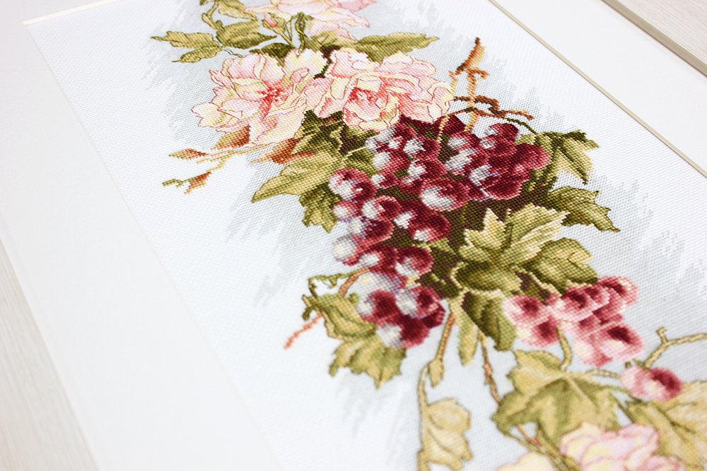 Cross Stitch Kit Luca - S - Composition with grapes B212 - Luca - S Yarns