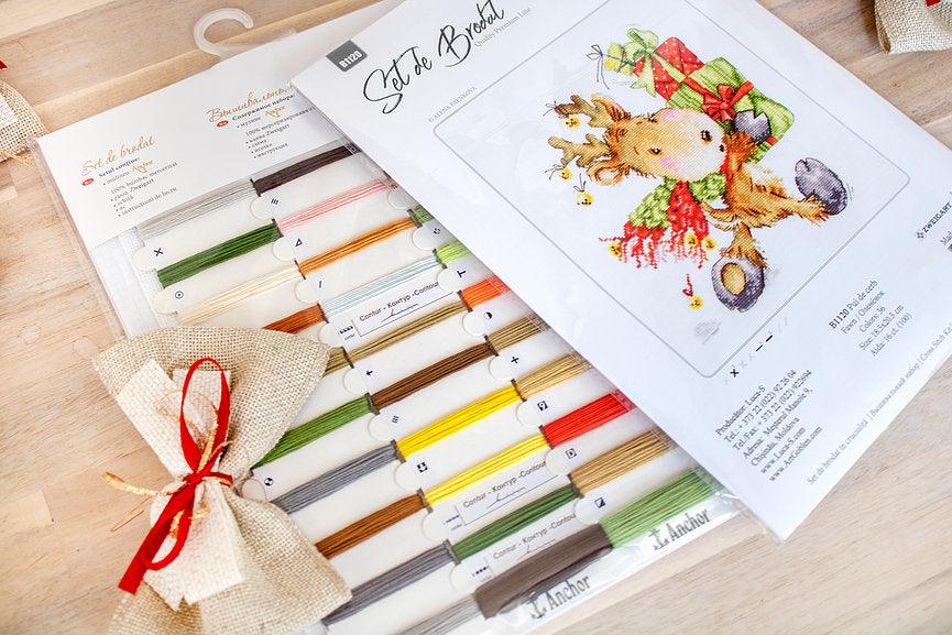 Cross Stitch Kit Luca - S - Deer carrying gifts, B1120 - Luca - S Yarns