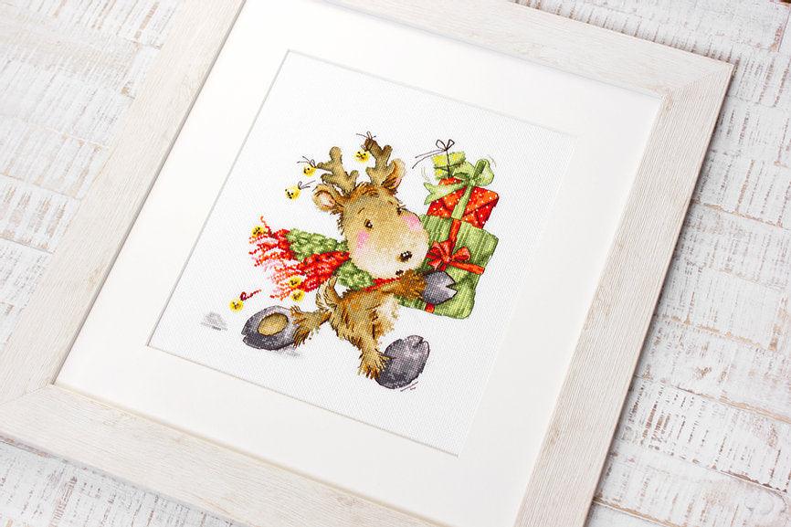 Cross Stitch Kit Luca - S - Deer carrying gifts, B1120 - Luca - S Yarns