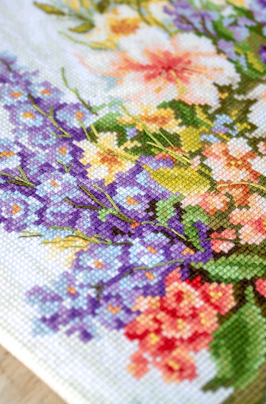 Cross Stitch Kit Luca - S - Flowers by the window, BU4015 - Luca - S Yarns