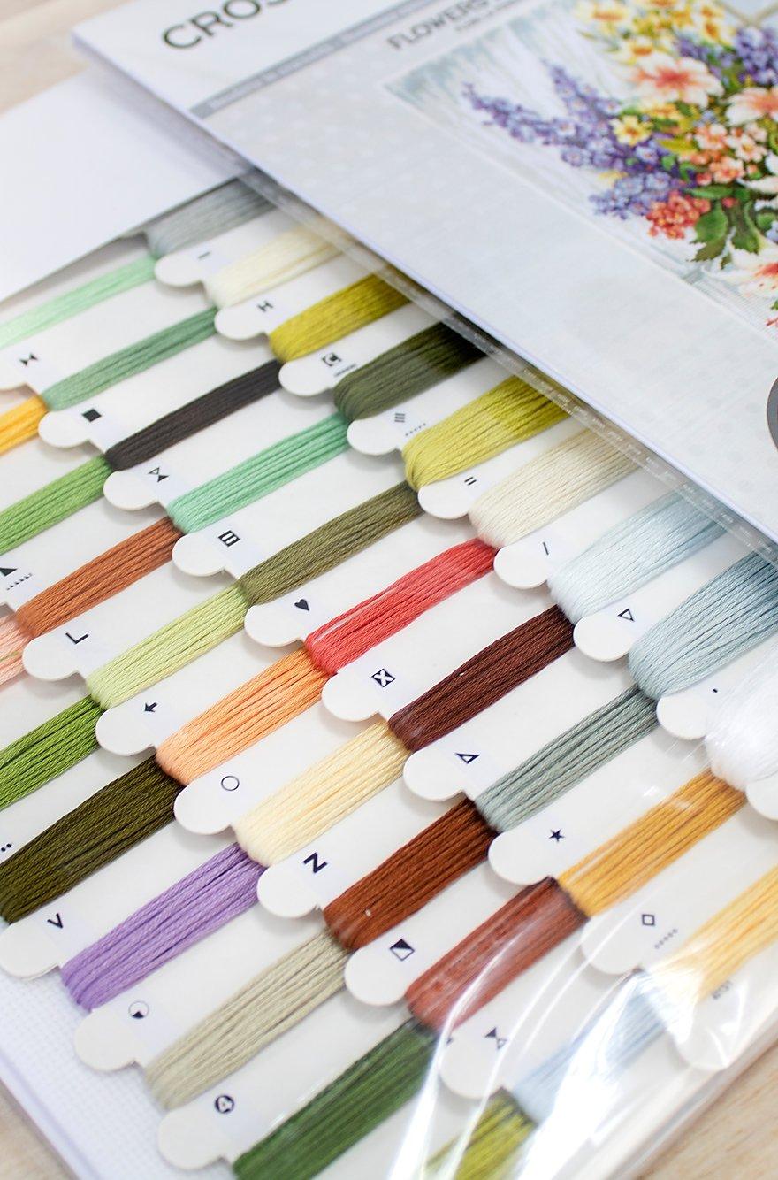 Cross Stitch Kit Luca - S - Flowers by the window, BU4015 - Luca - S Yarns