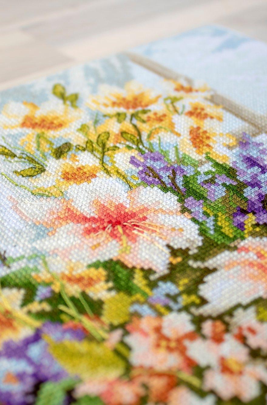 Cross Stitch Kit Luca - S - Flowers by the window, BU4015 - Luca - S Yarns