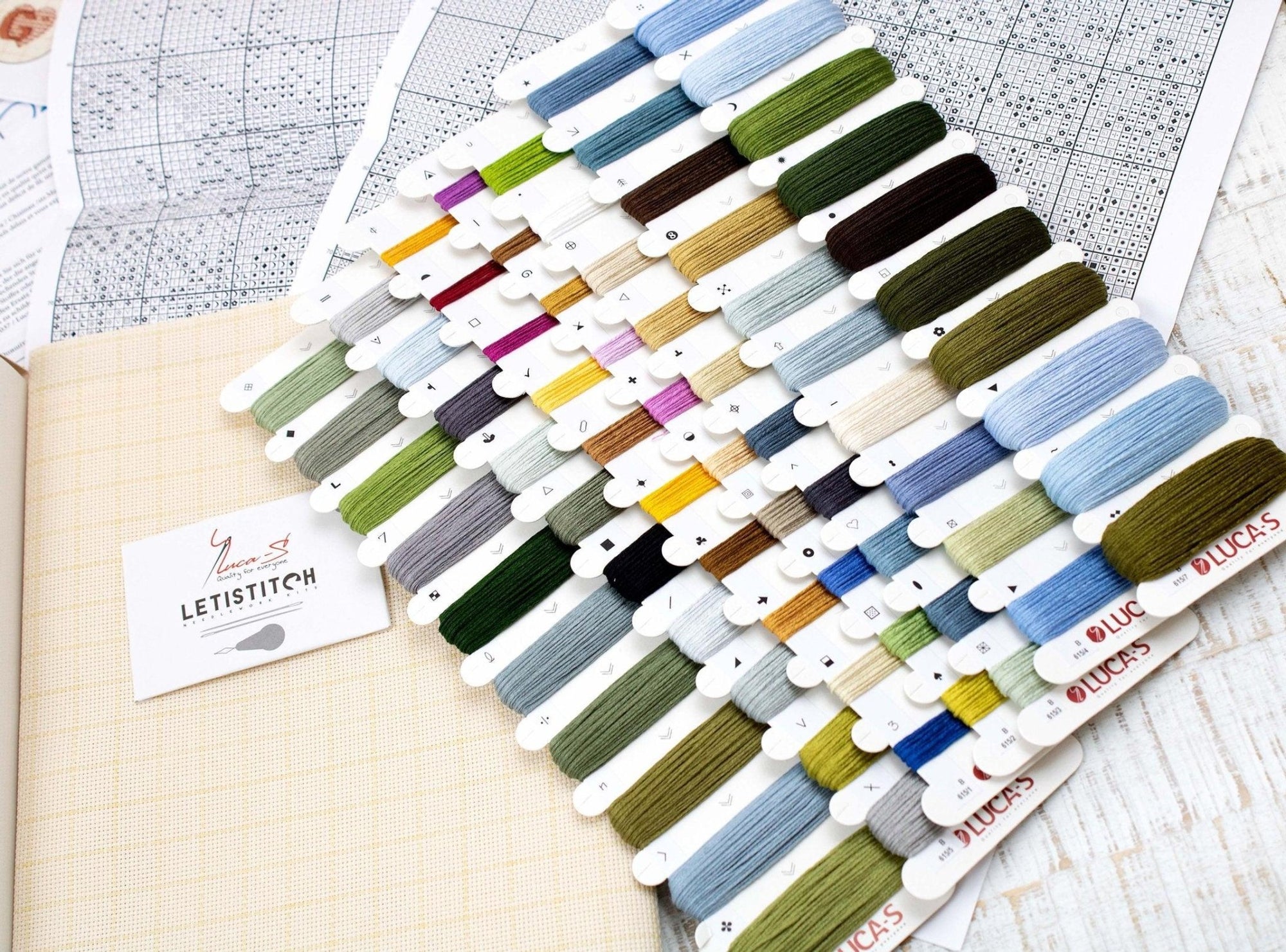 Cross Stitch Kit Luca - S Gold Collection - Enchanted Cottage, B615 - Luca - S Yarns