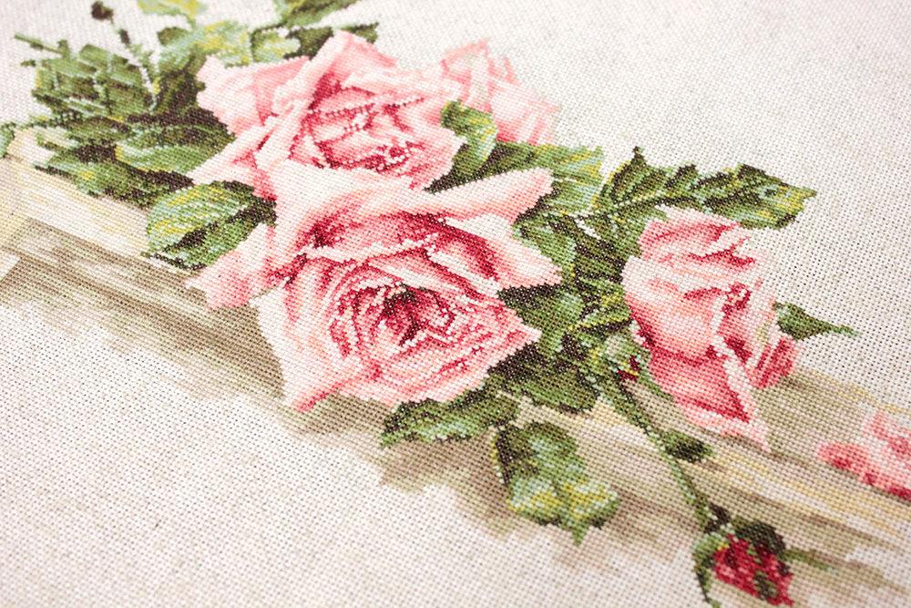 Cross Stitch Kit Luca - S - Pink Roses BL22400 - Luca - S Yarns