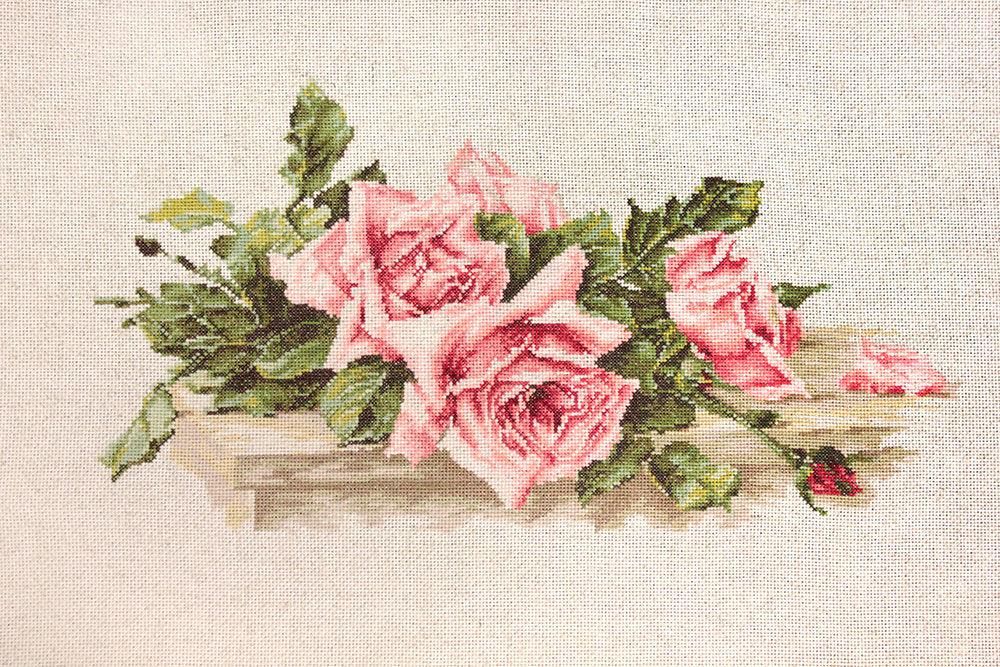 Cross Stitch Kit Luca - S - Pink Roses BL22400 - Luca - S Yarns
