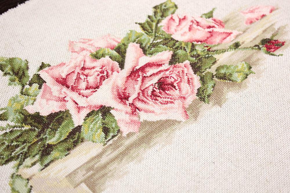 Cross Stitch Kit Luca - S - Pink Roses BL22400 - Luca - S Yarns