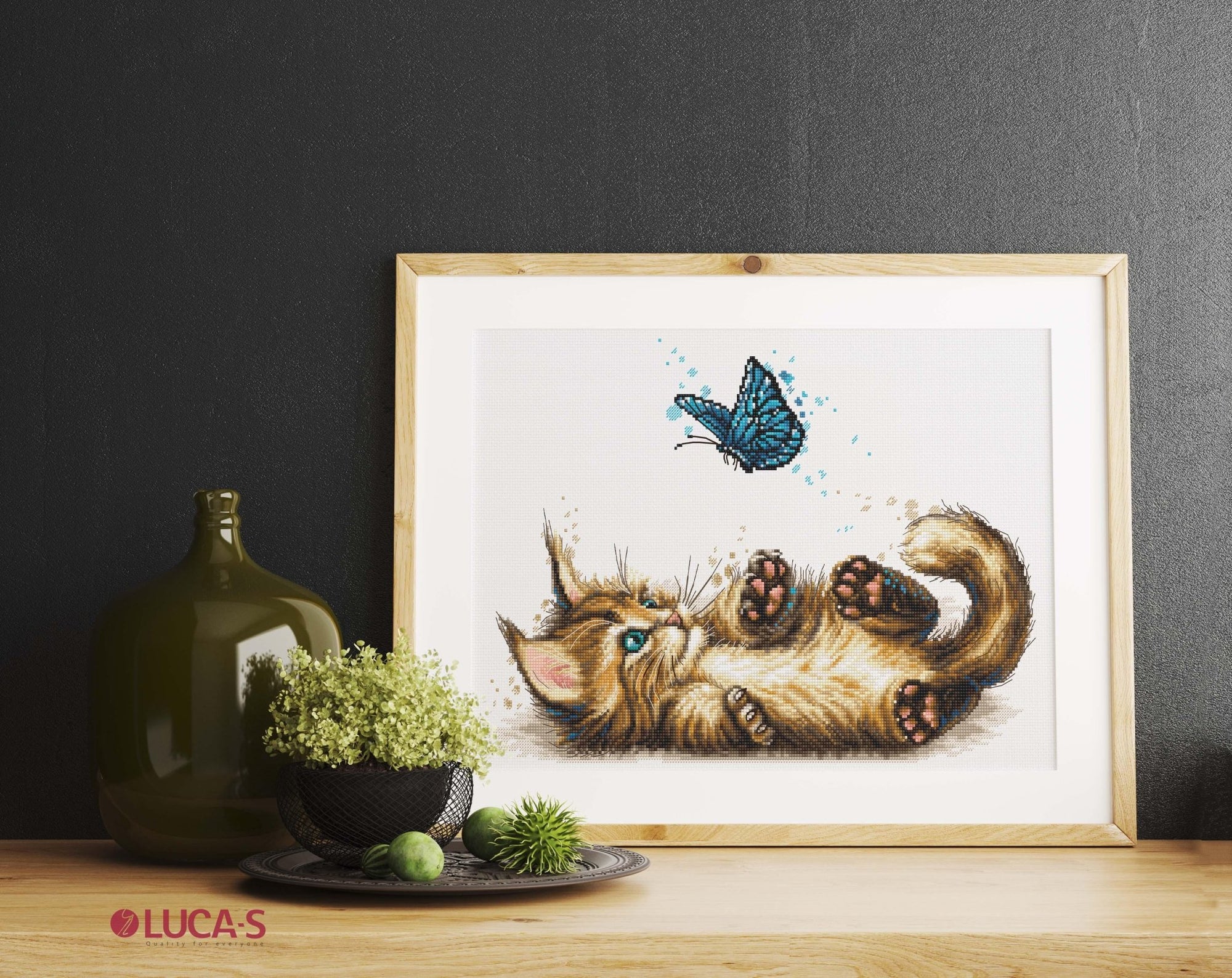 Cross Stitch Kit Luca - S - Playful Kitten, B7013 - Luca - S Yarns