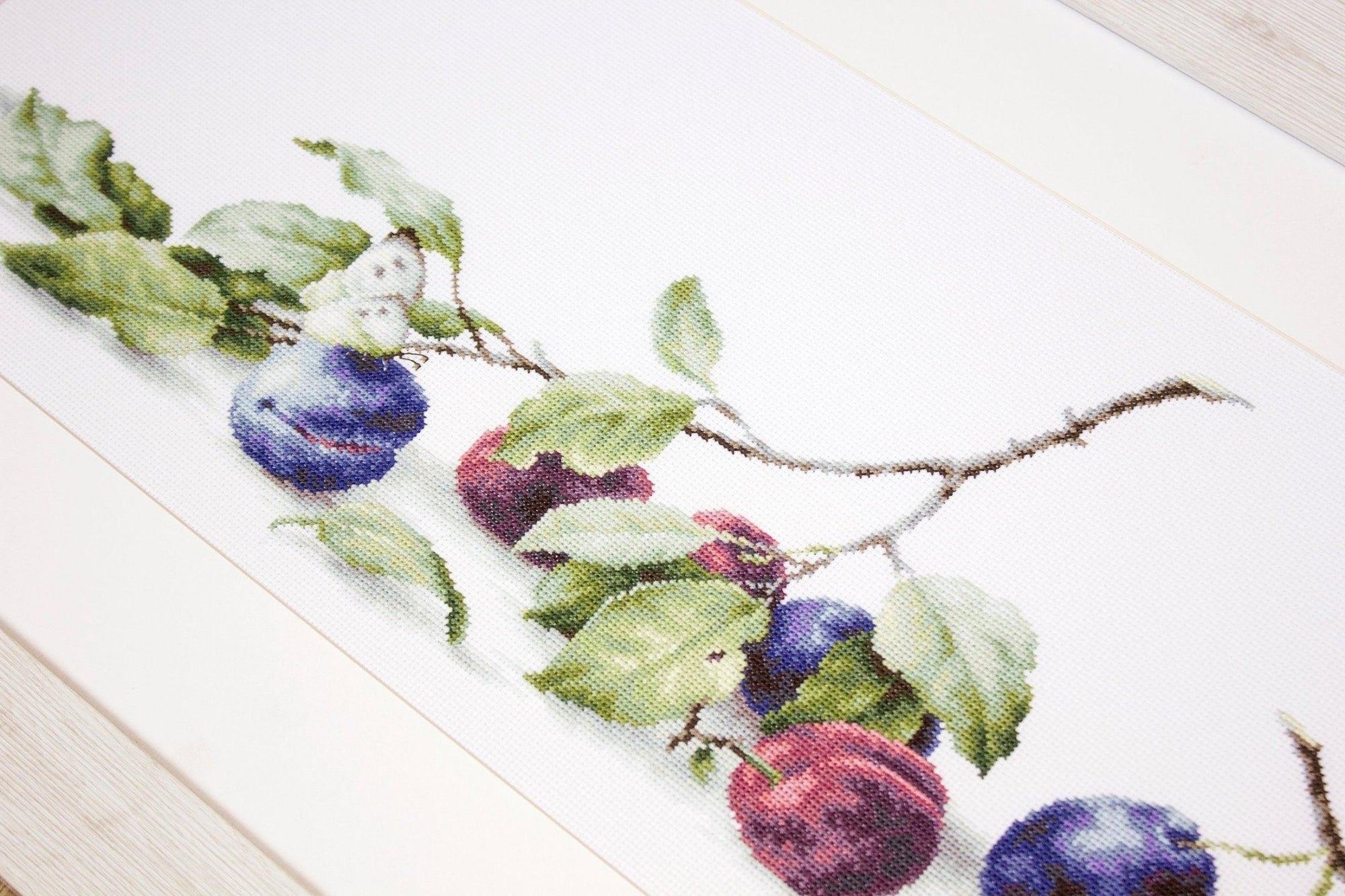 Cross Stitch Kit Luca - S - Plums, B2257 - Luca - S Yarns