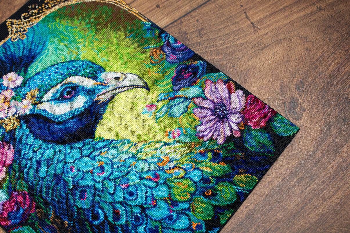 Cross Stitch Kit Luca - S - Proud Cerulean, BU5035 - Luca - S Yarns