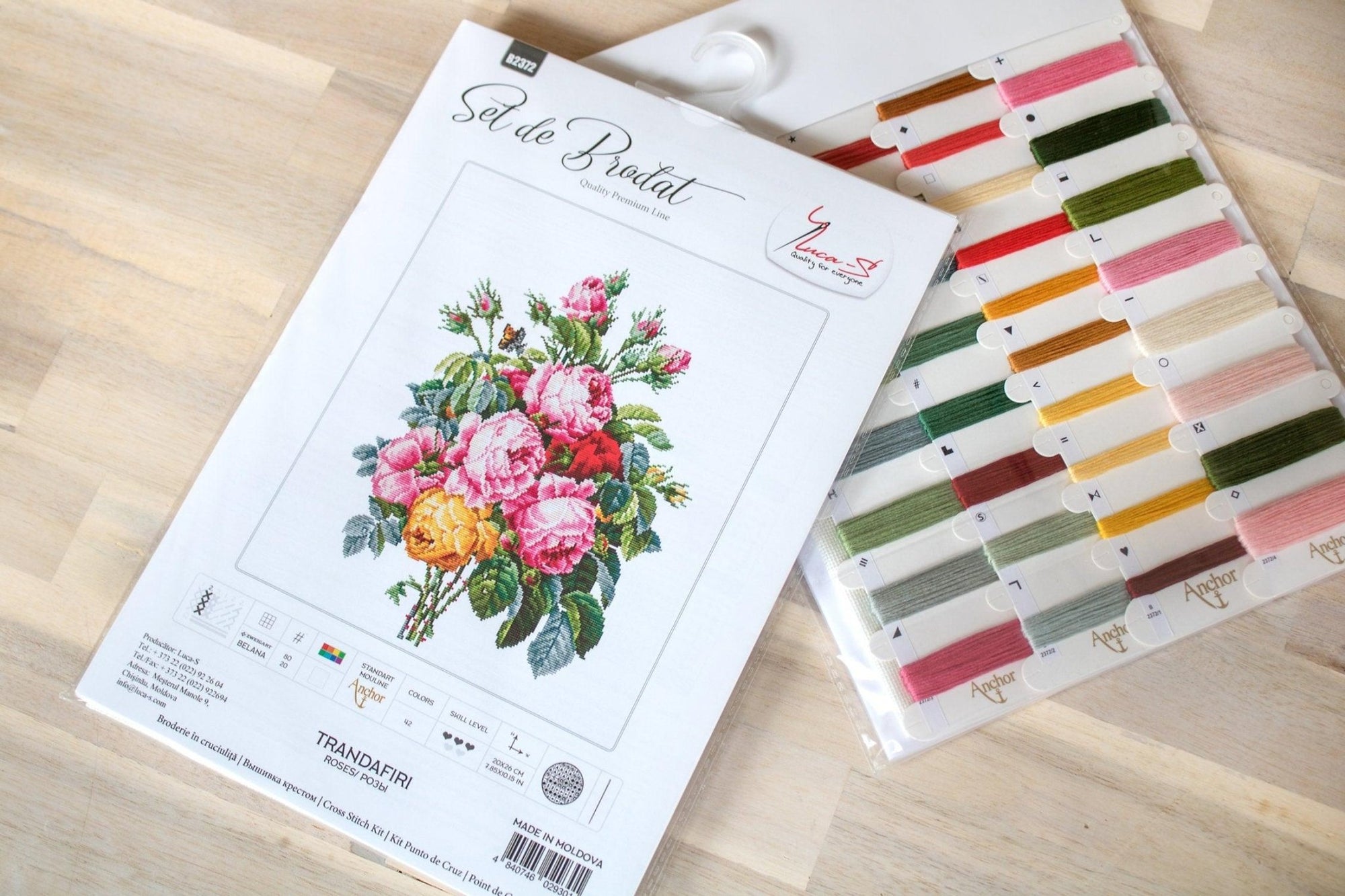 Cross Stitch Kit Luca - S - Roses, B2372 - Luca - S Yarns