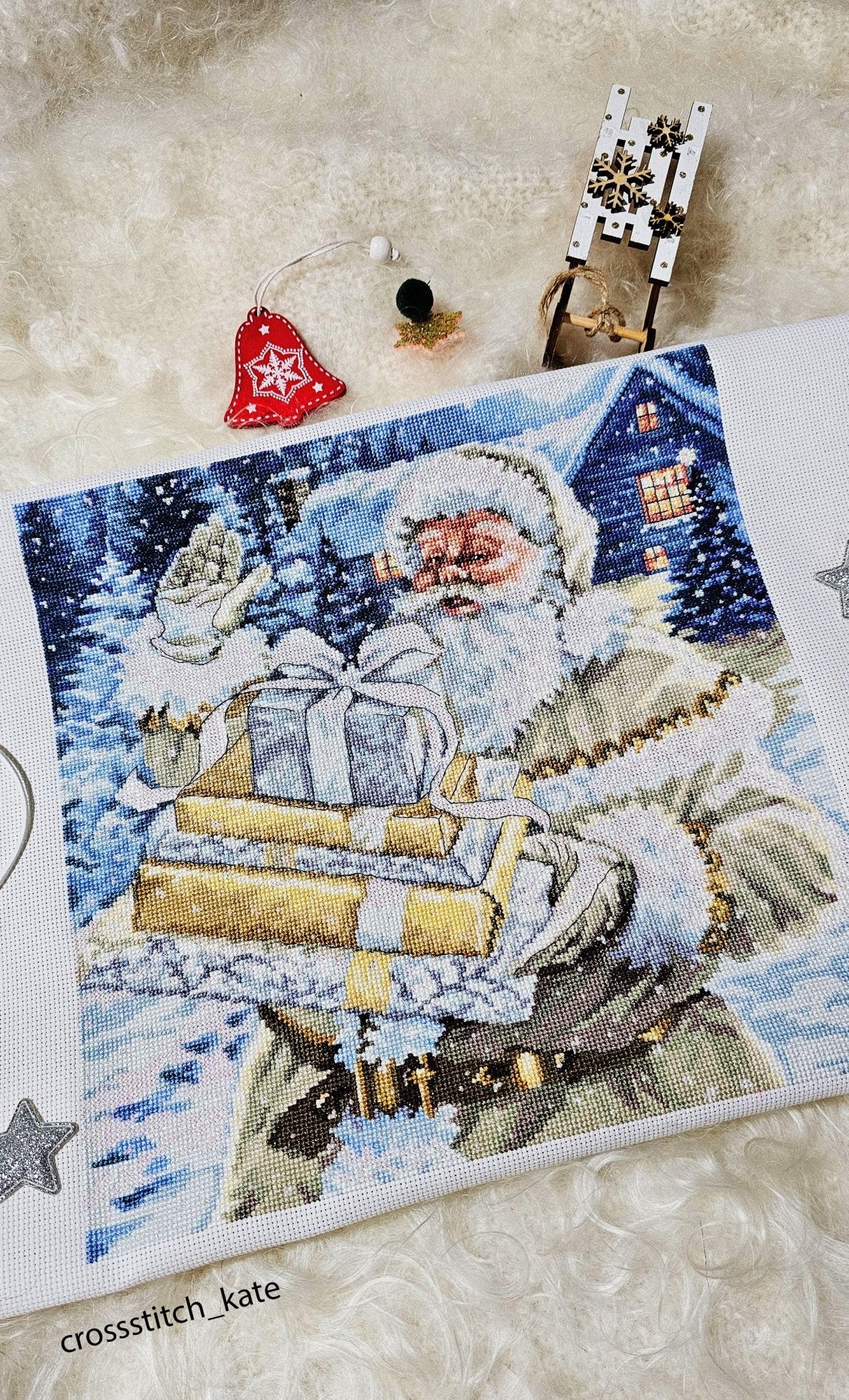 Cross Stitch Kit Luca - S - Santa and Pressies, BU5034 - Luca - S Yarns