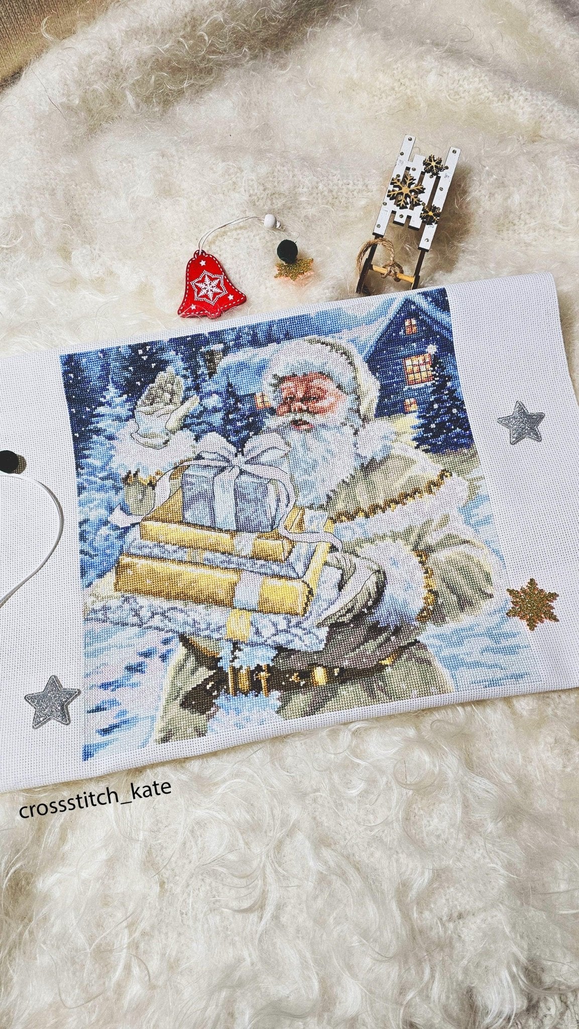 Cross Stitch Kit Luca - S - Santa and Pressies, BU5034 - Luca - S Yarns