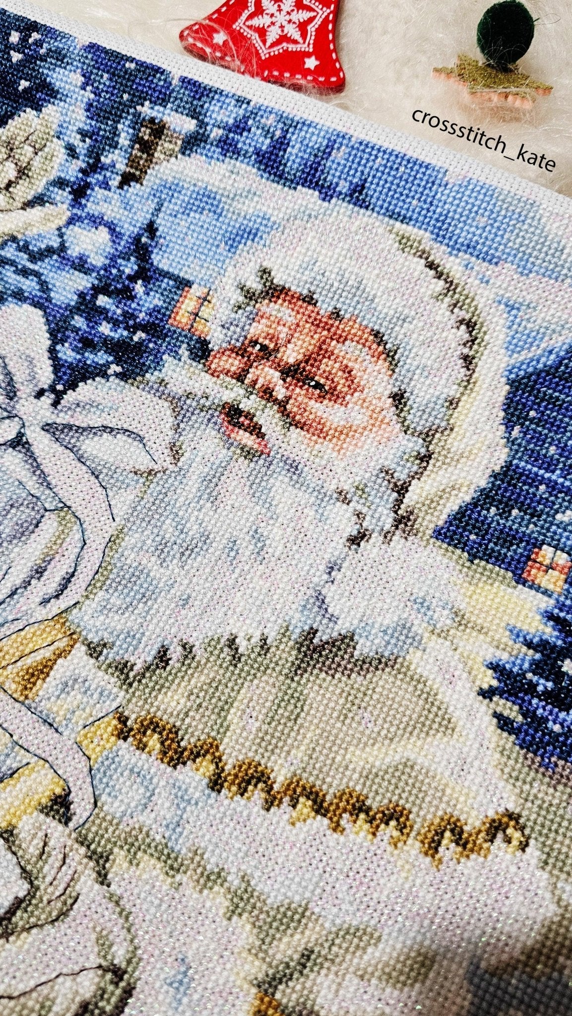 Cross Stitch Kit Luca - S - Santa and Pressies, BU5034 - Luca - S Yarns