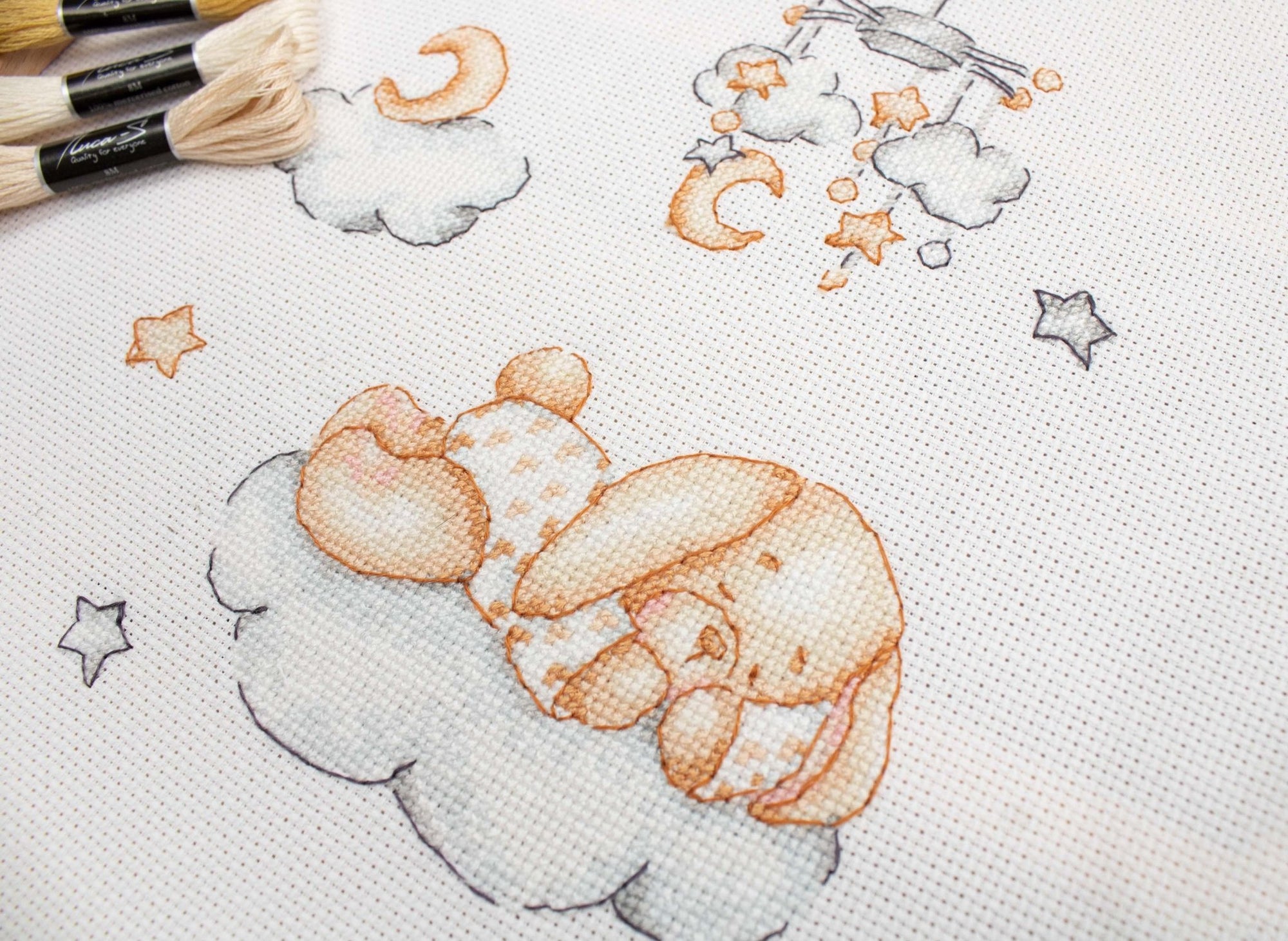 Cross Stitch Kit Luca - S - Sleepy, B1193 - Luca - S Yarns