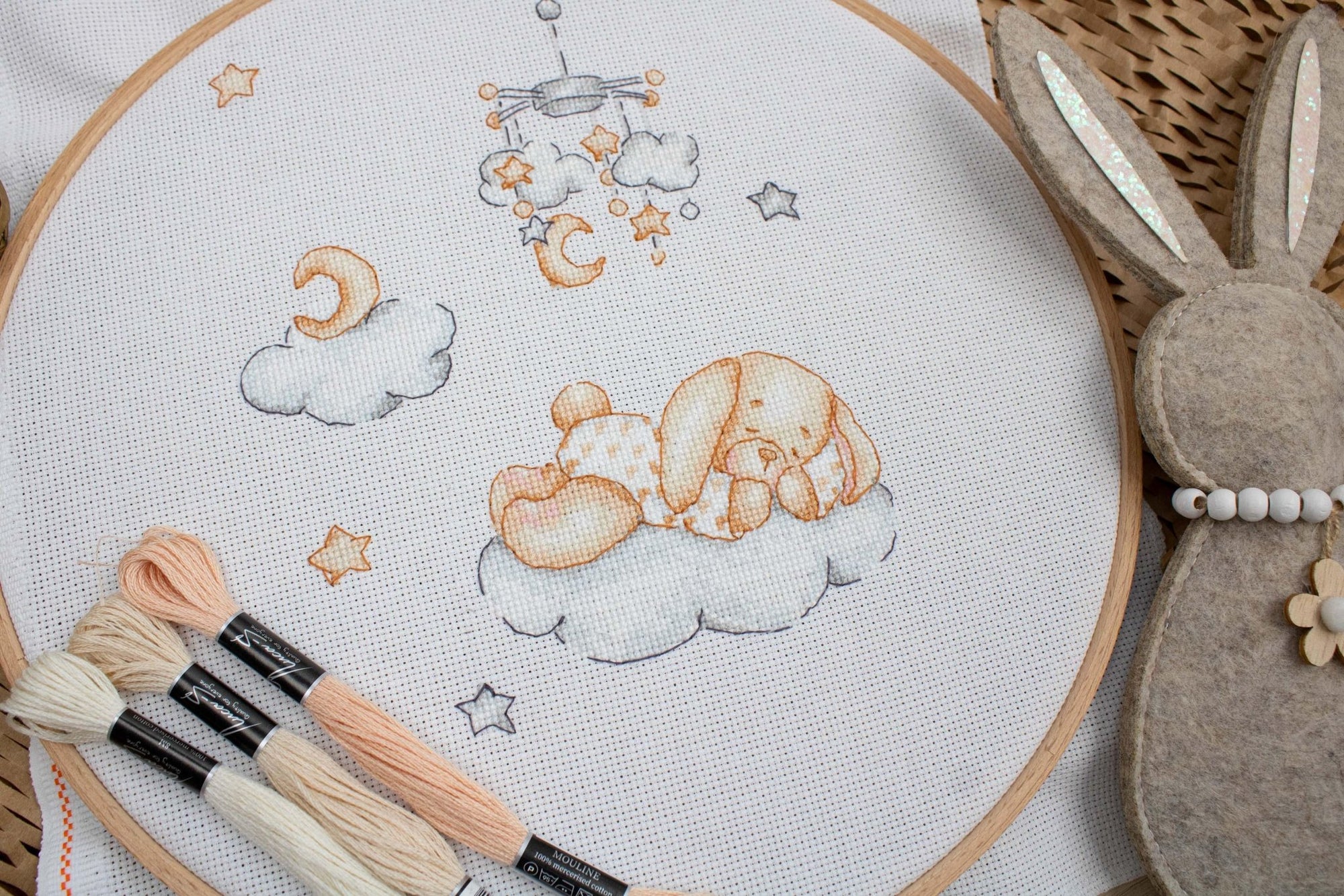 Cross Stitch Kit Luca - S - Sleepy, B1193 - Luca - S Yarns