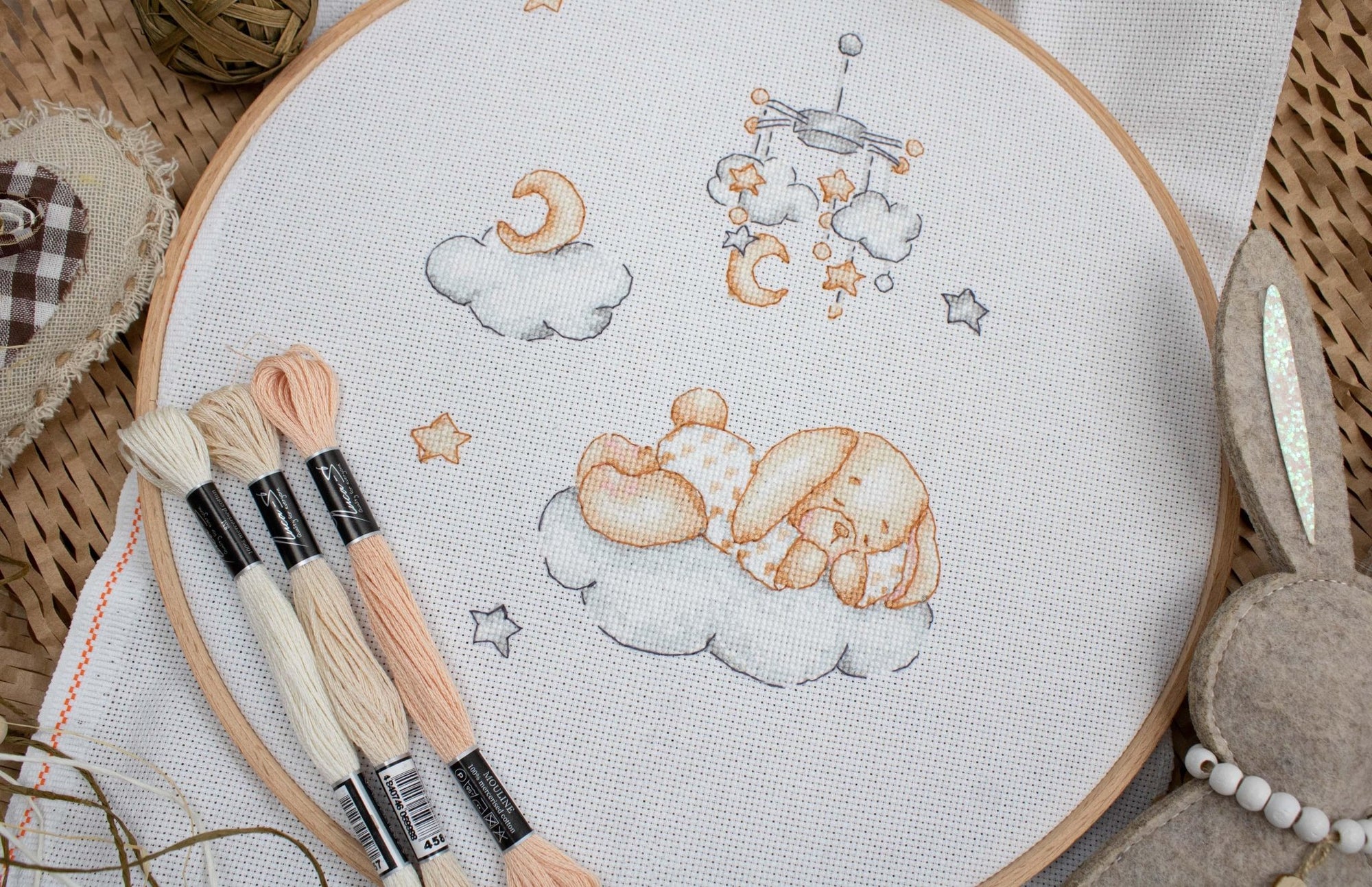 Cross Stitch Kit Luca - S - Sleepy, B1193 - Luca - S Yarns