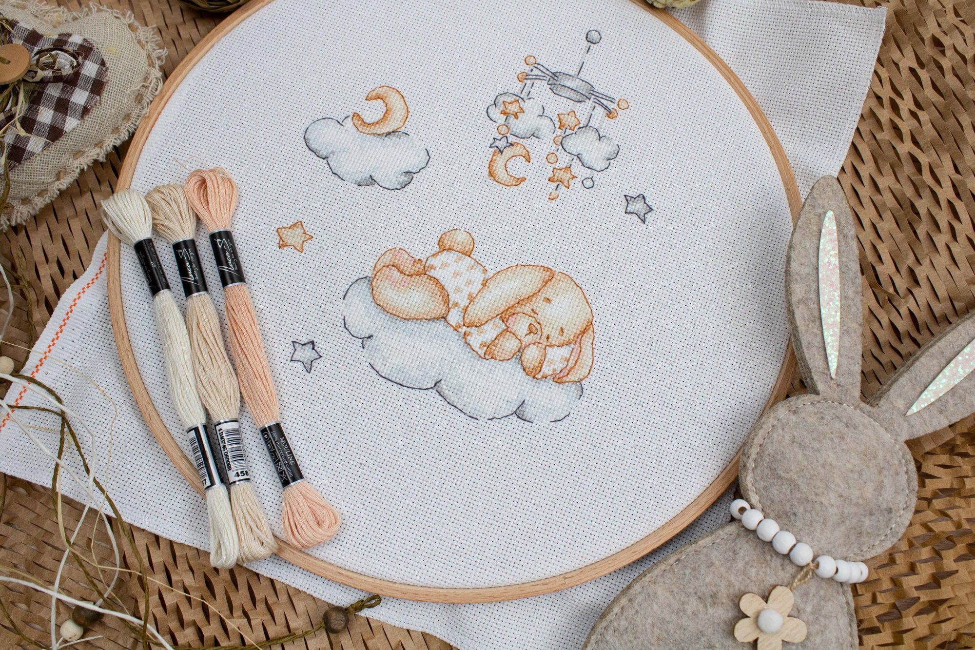 Cross Stitch Kit Luca - S - Sleepy, B1193 - Luca - S Yarns