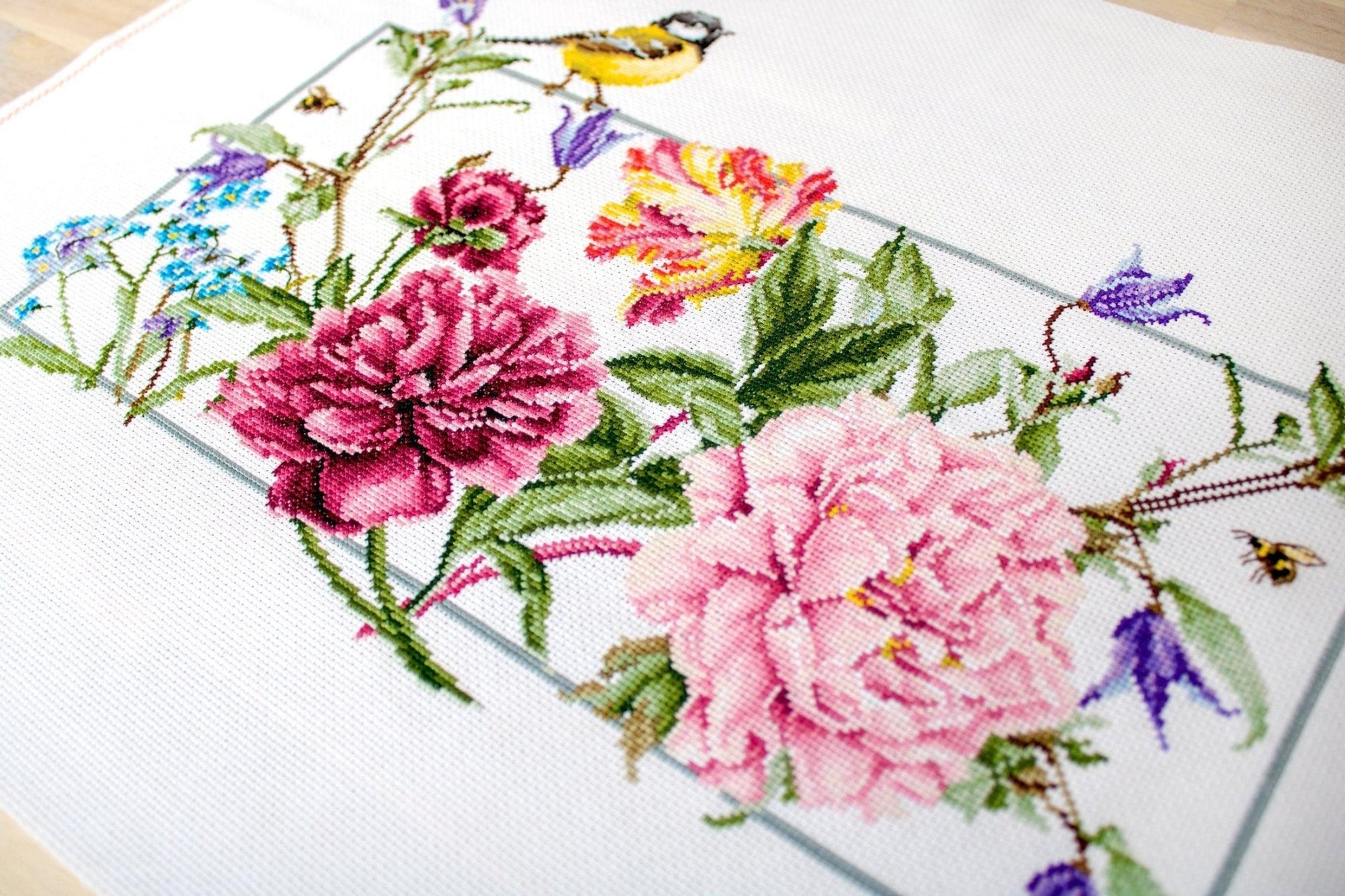 Cross Stitch Kit Luca - S - Spring flowers BA2359 - Luca - S Yarns