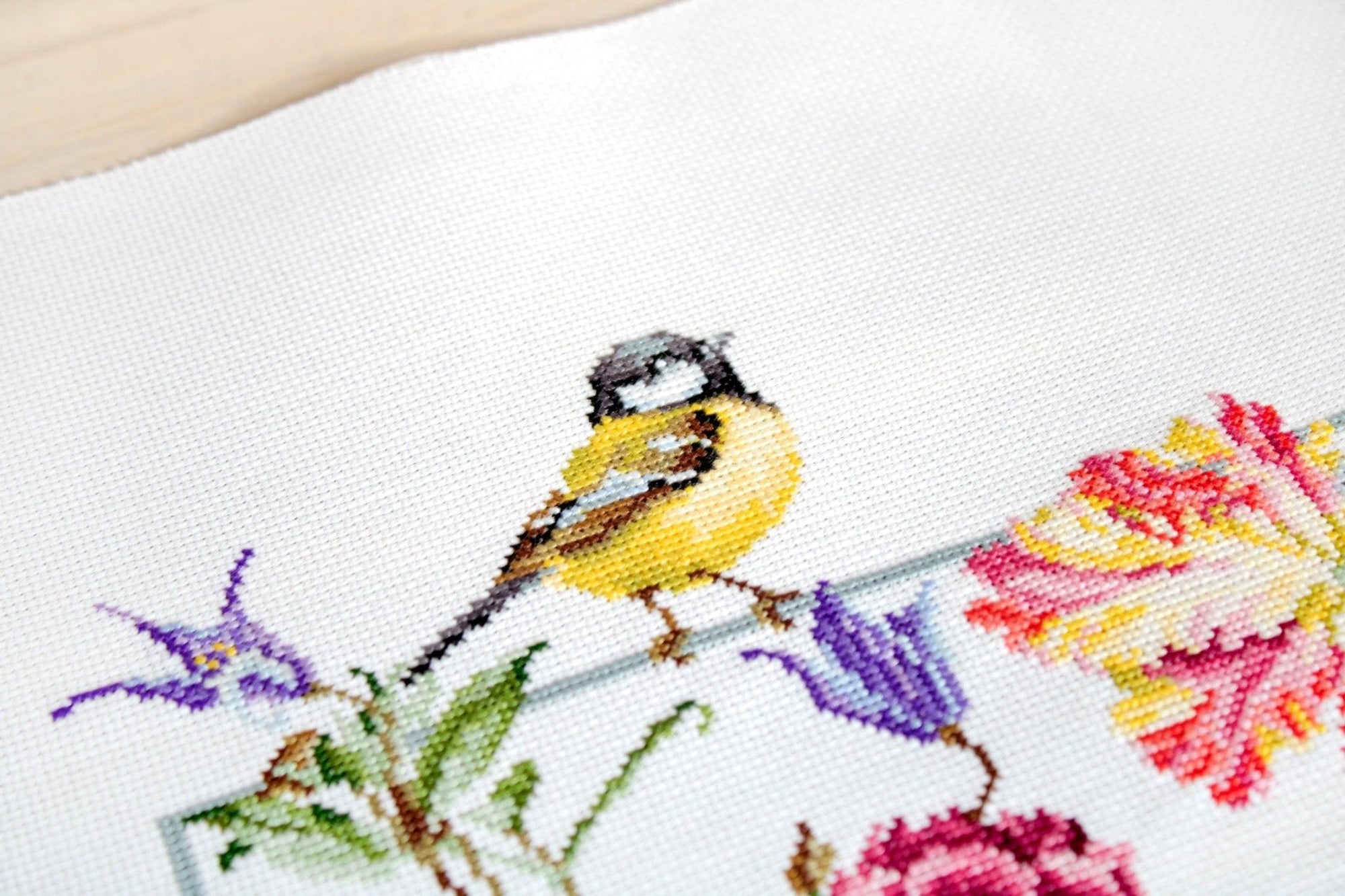 Cross Stitch Kit Luca - S - Spring flowers BA2359 - Luca - S Yarns