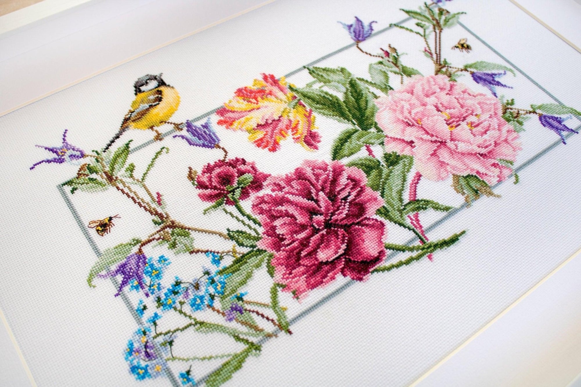 Cross Stitch Kit Luca - S - Spring flowers BA2359 - Luca - S Yarns