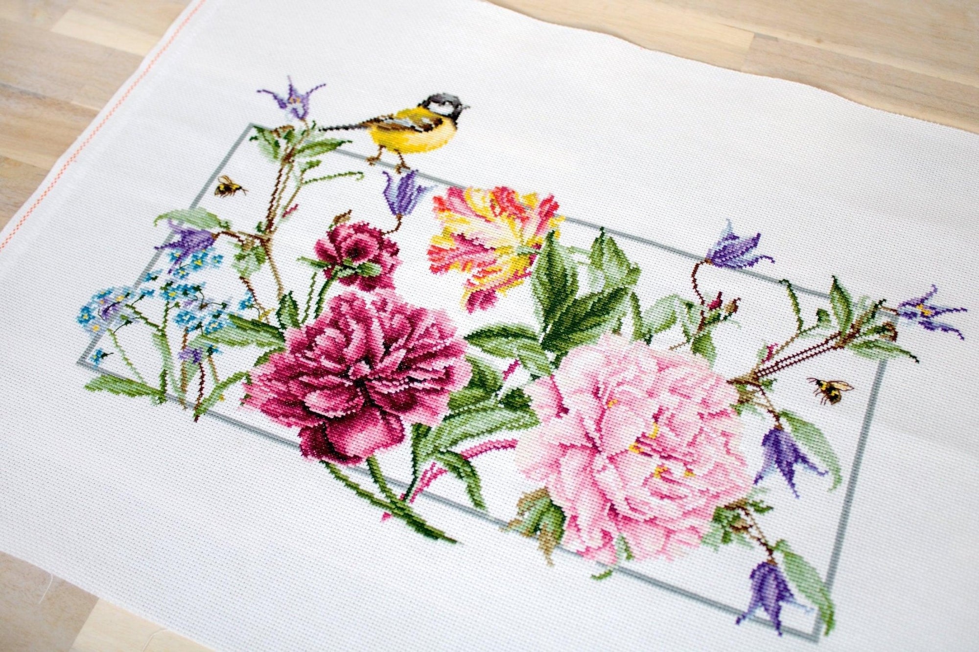 Cross Stitch Kit Luca - S - Spring flowers BA2359 - Luca - S Yarns