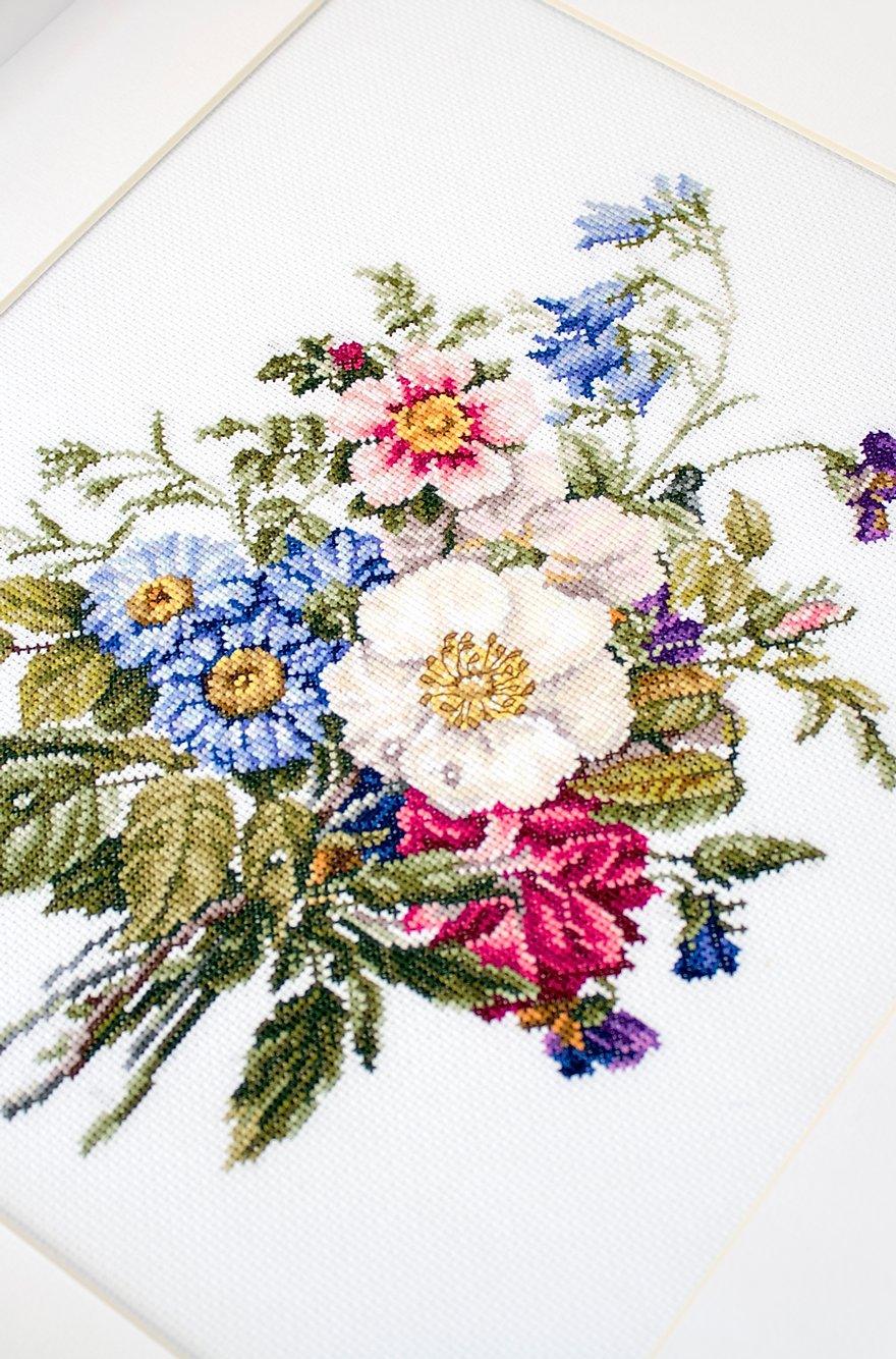 Cross Stitch Kit Luca - S - Summer flower bouquet, BU4004 - Luca - S Yarns