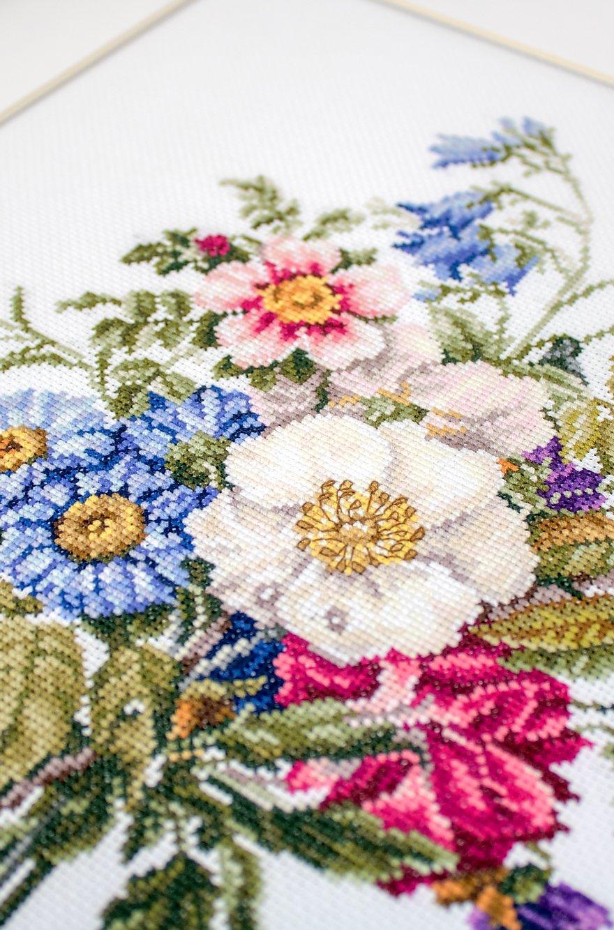Cross Stitch Kit Luca - S - Summer flower bouquet, BU4004 - Luca - S Yarns
