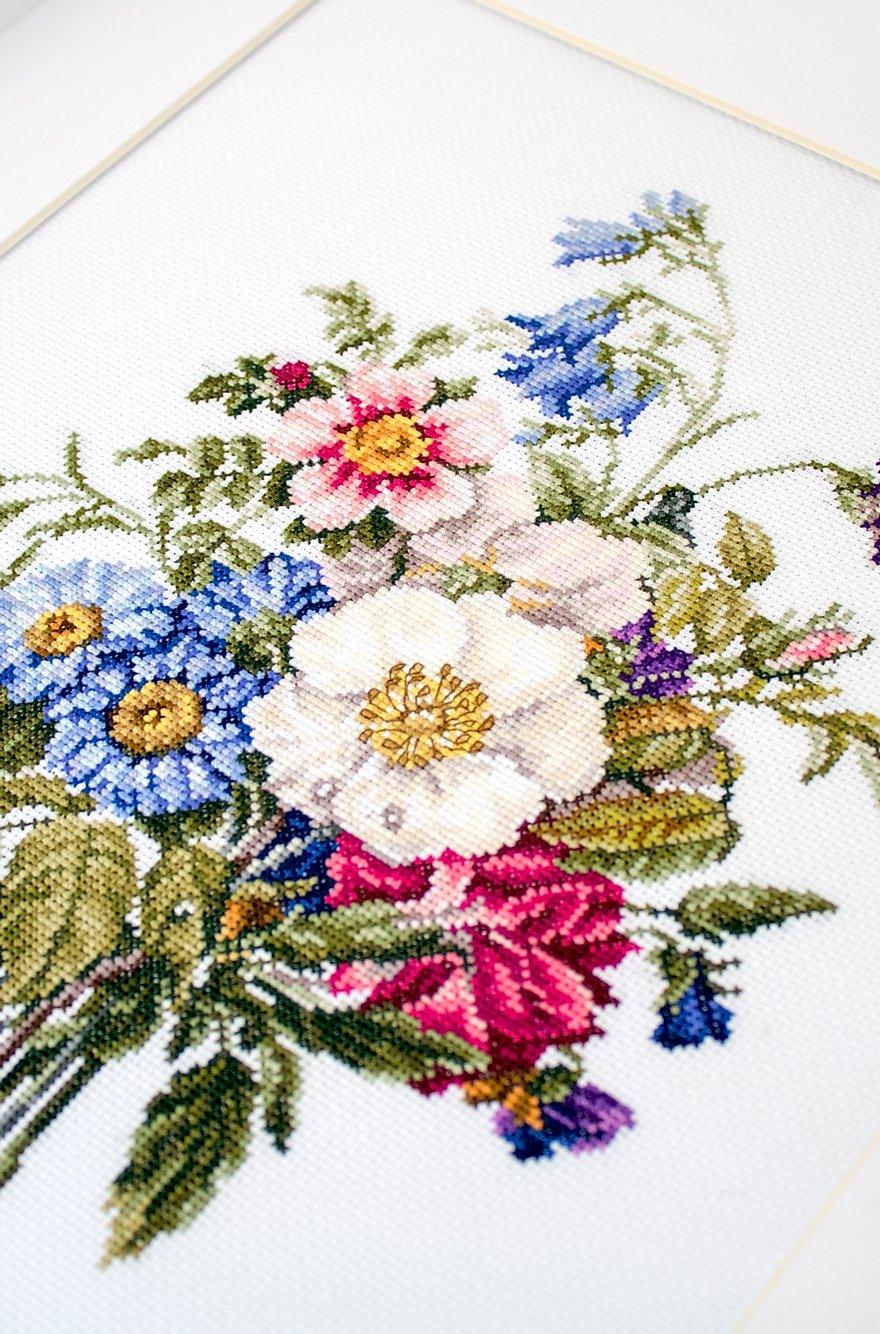 Cross Stitch Kit Luca - S - Summer flower bouquet, BU4004 - Luca - S Yarns