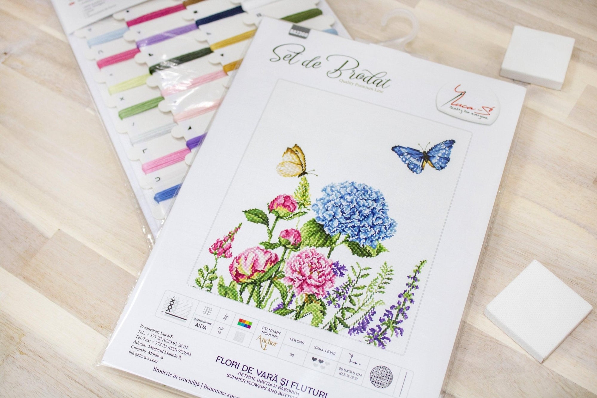 Cross Stitch Kit Luca - S - Summer Flowers and Butterflies - Luca - S Yarns