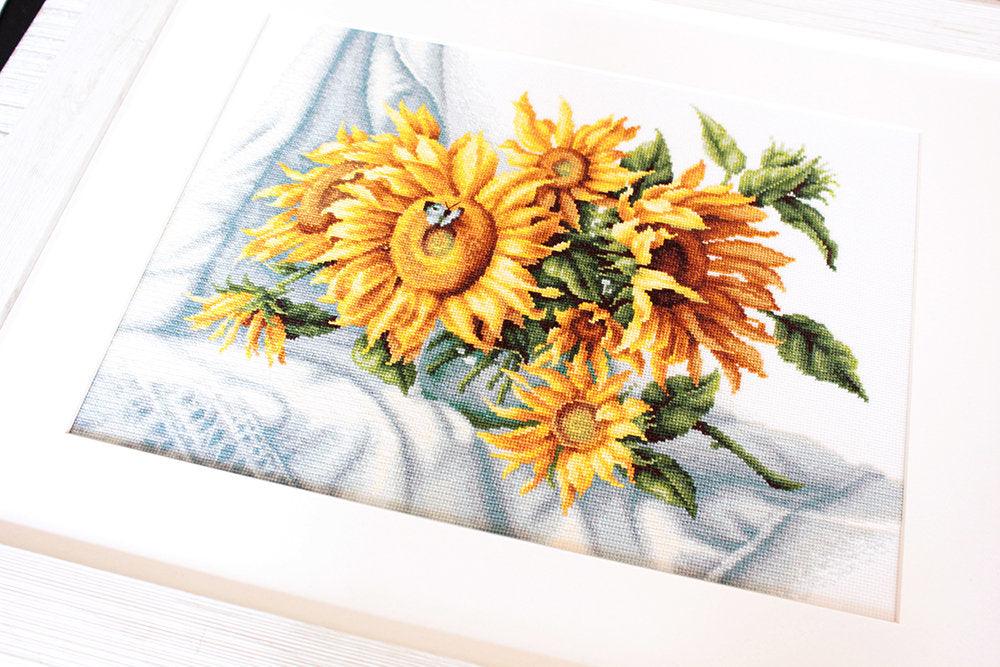 Cross Stitch Kit Luca - S - Sunflowers, B2264 - Luca - S Yarns