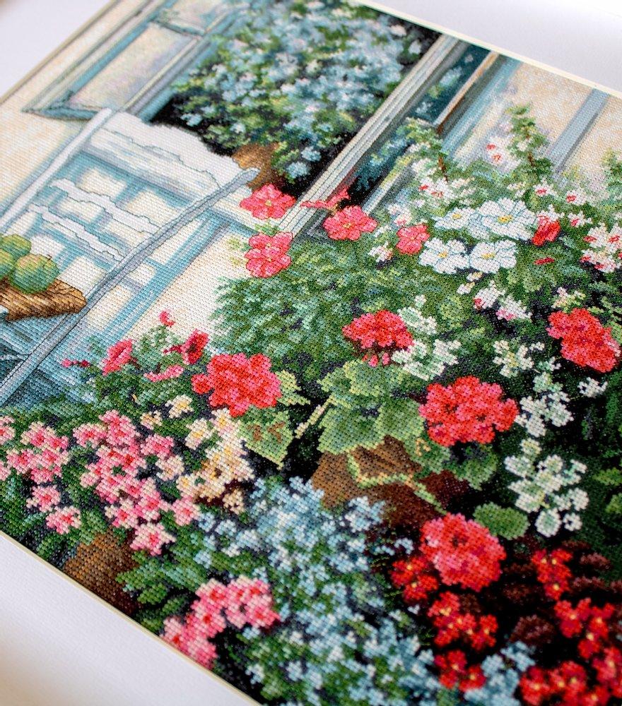 Cross Stitch Kit Luca - S - Terrace with flowers, BU4017 - Luca - S Yarns