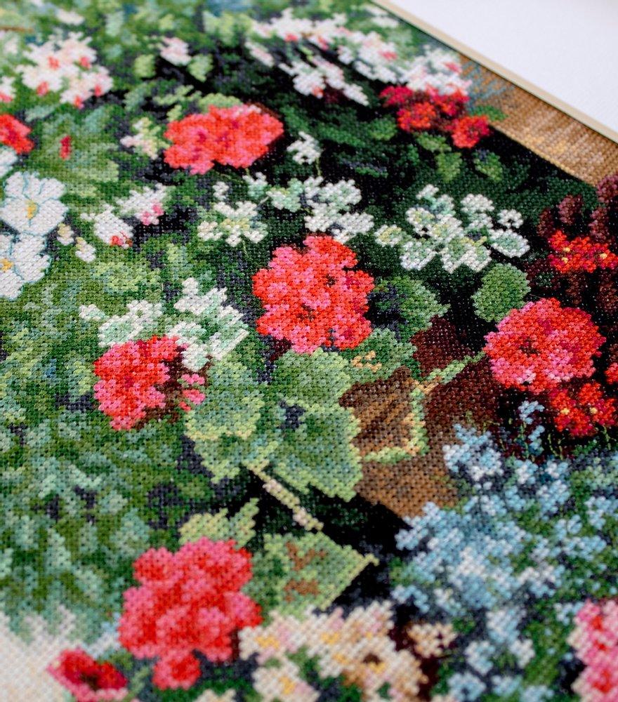 Cross Stitch Kit Luca - S - Terrace with flowers, BU4017 - Luca - S Yarns