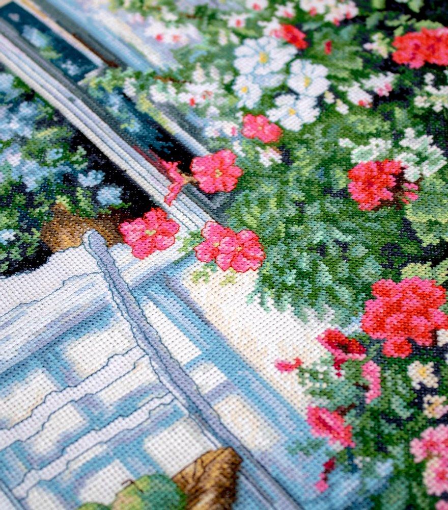 Cross Stitch Kit Luca - S - Terrace with flowers, BU4017 - Luca - S Yarns